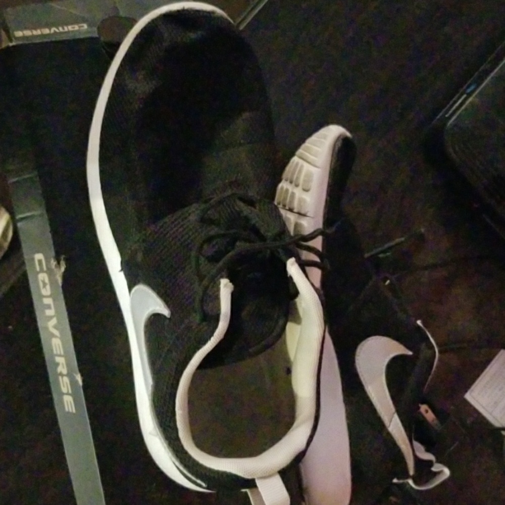 Nike Roshe - Picture 2 of 3